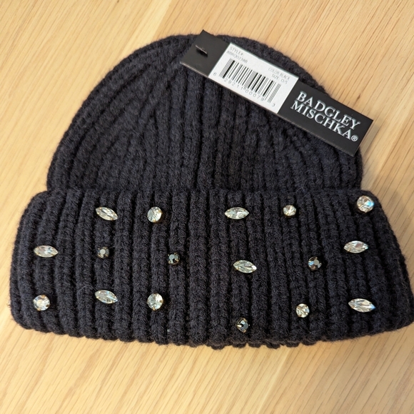 BNWT Badgley Mischka Women's Black Wool Blend Beanie/Chook/Tuque/Hat w/Crystals - Picture 2 of 14